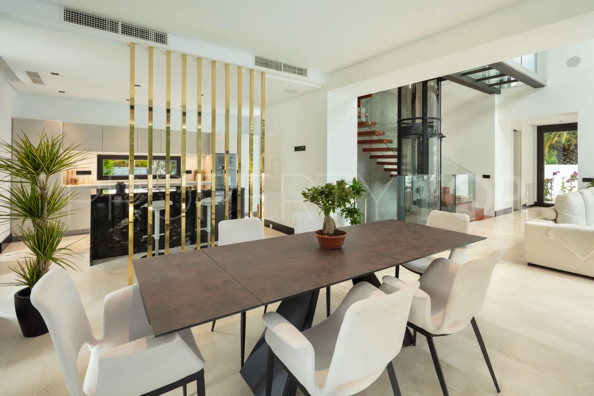 5 bedrooms villa for sale in Marbella Golden Mile