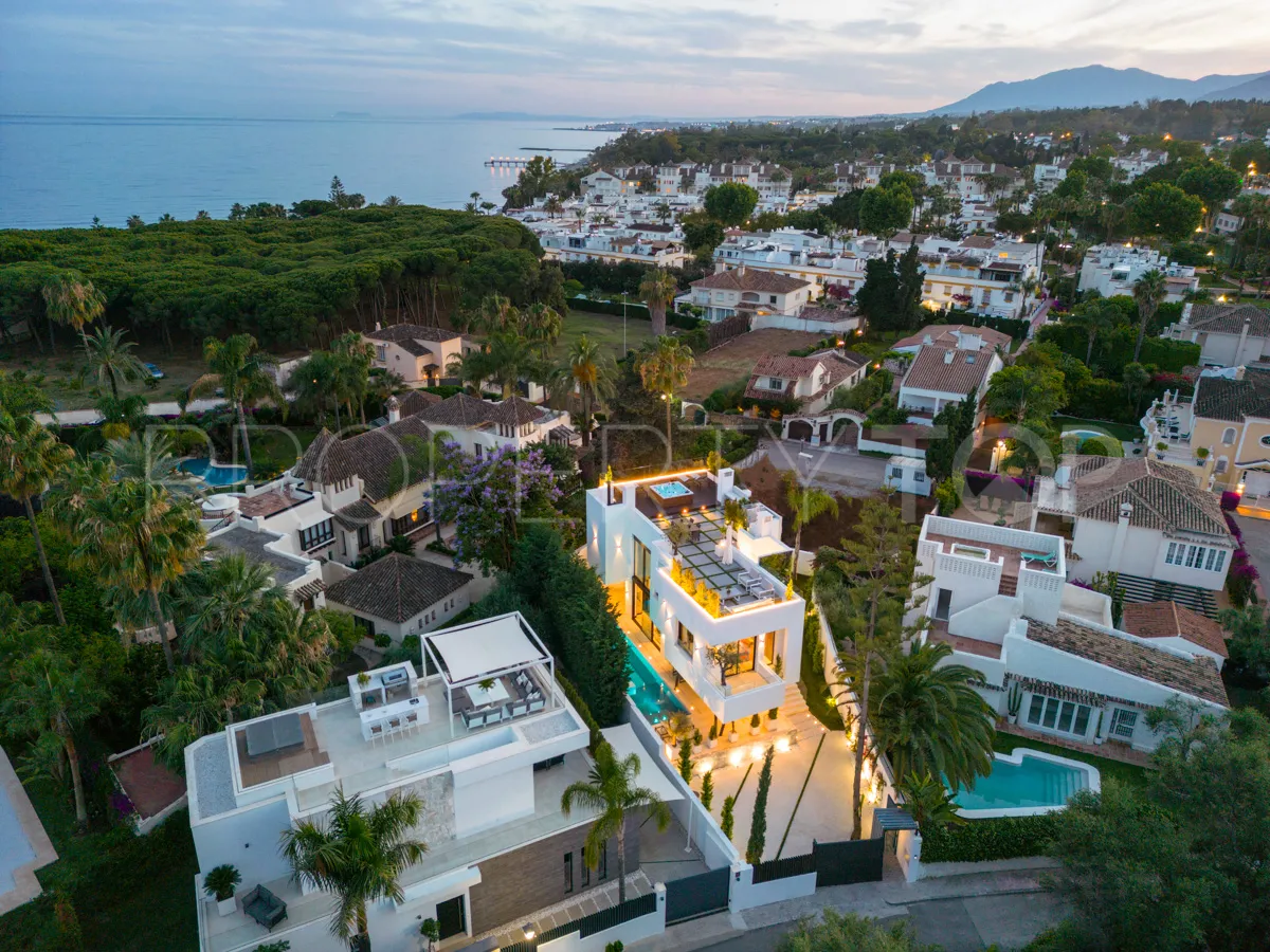 5 bedrooms villa for sale in Marbella Golden Mile
