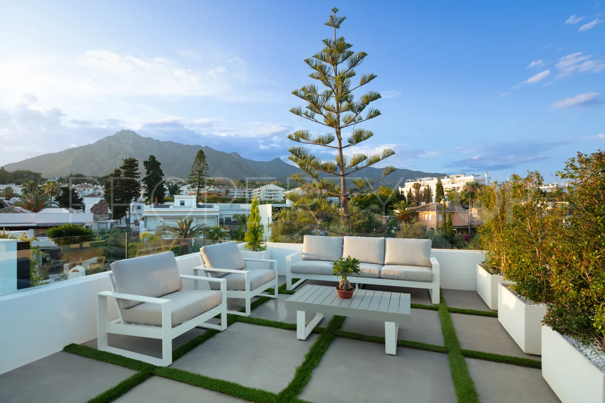 5 bedrooms villa for sale in Marbella Golden Mile