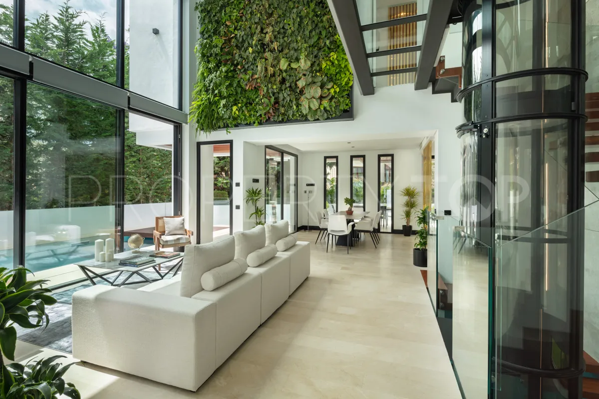 5 bedrooms villa for sale in Marbella Golden Mile