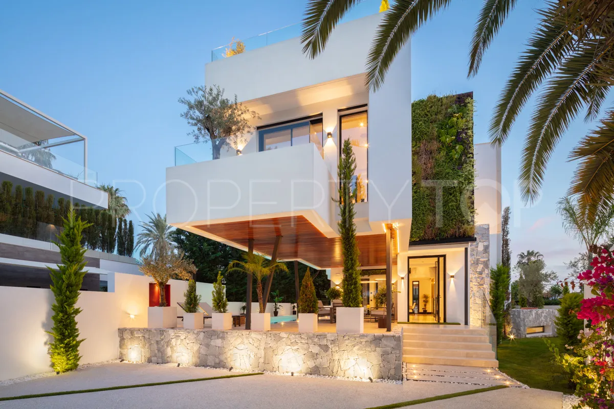 5 bedrooms villa for sale in Marbella Golden Mile