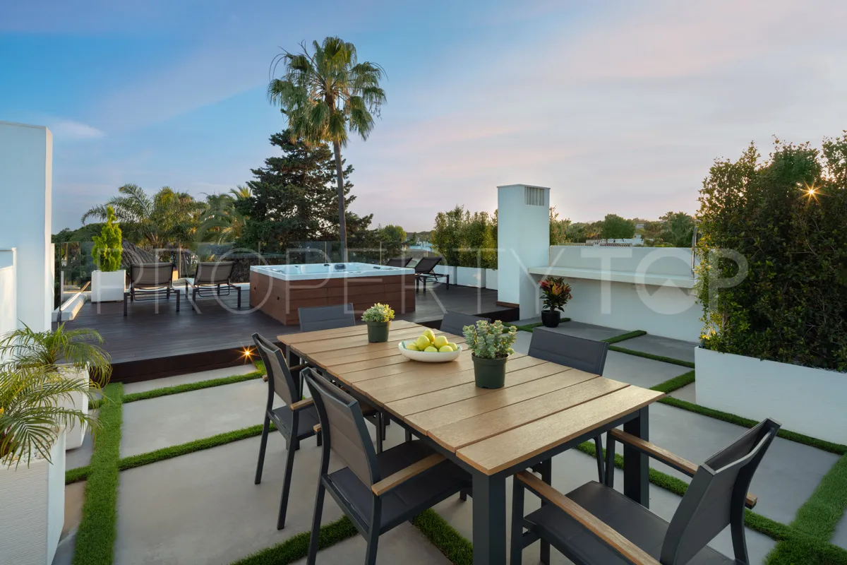 5 bedrooms villa for sale in Marbella Golden Mile