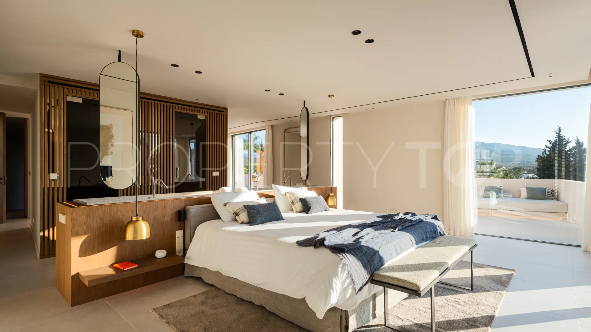 Villa con 7 dormitorios en venta en Nueva Andalucia