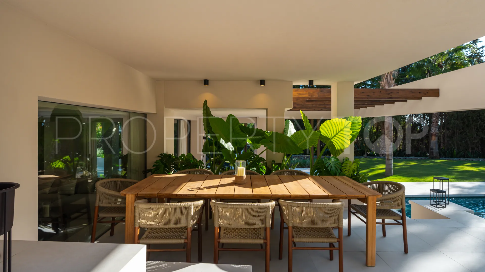 Villa con 7 dormitorios en venta en Nueva Andalucia