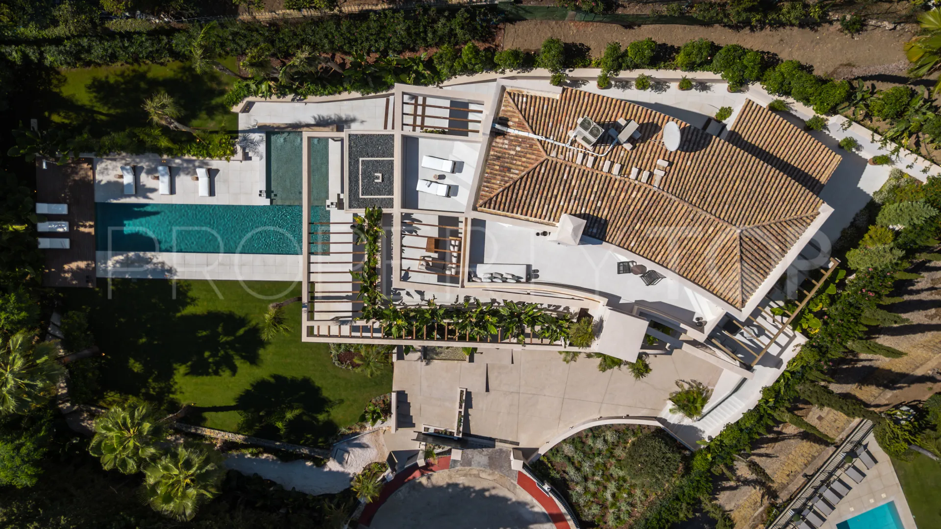 Villa con 7 dormitorios en venta en Nueva Andalucia