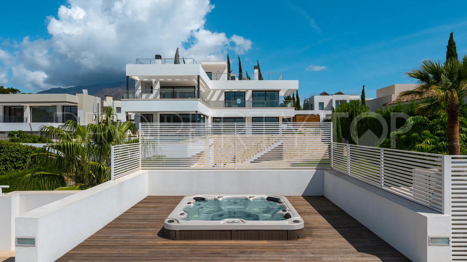 5 bedrooms villa for sale in Haza del Conde