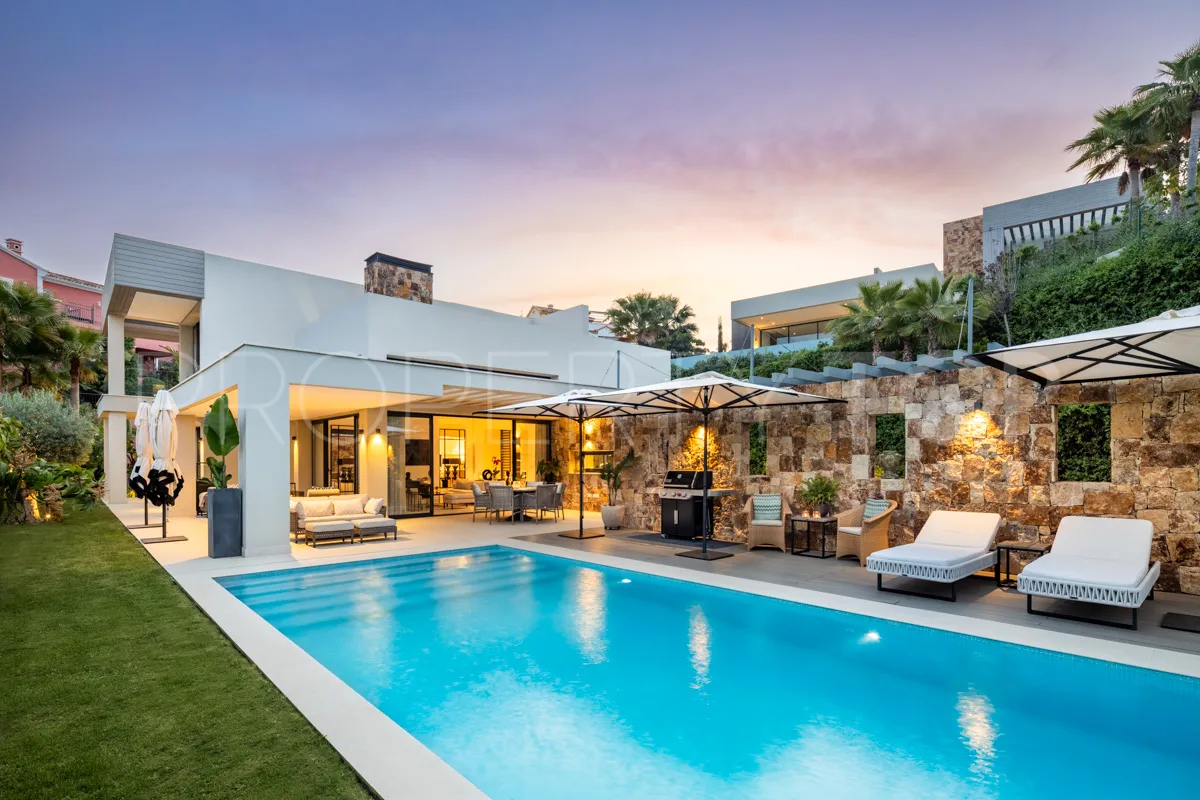 Villa en venta en Nueva Andalucia con 5 dormitorios