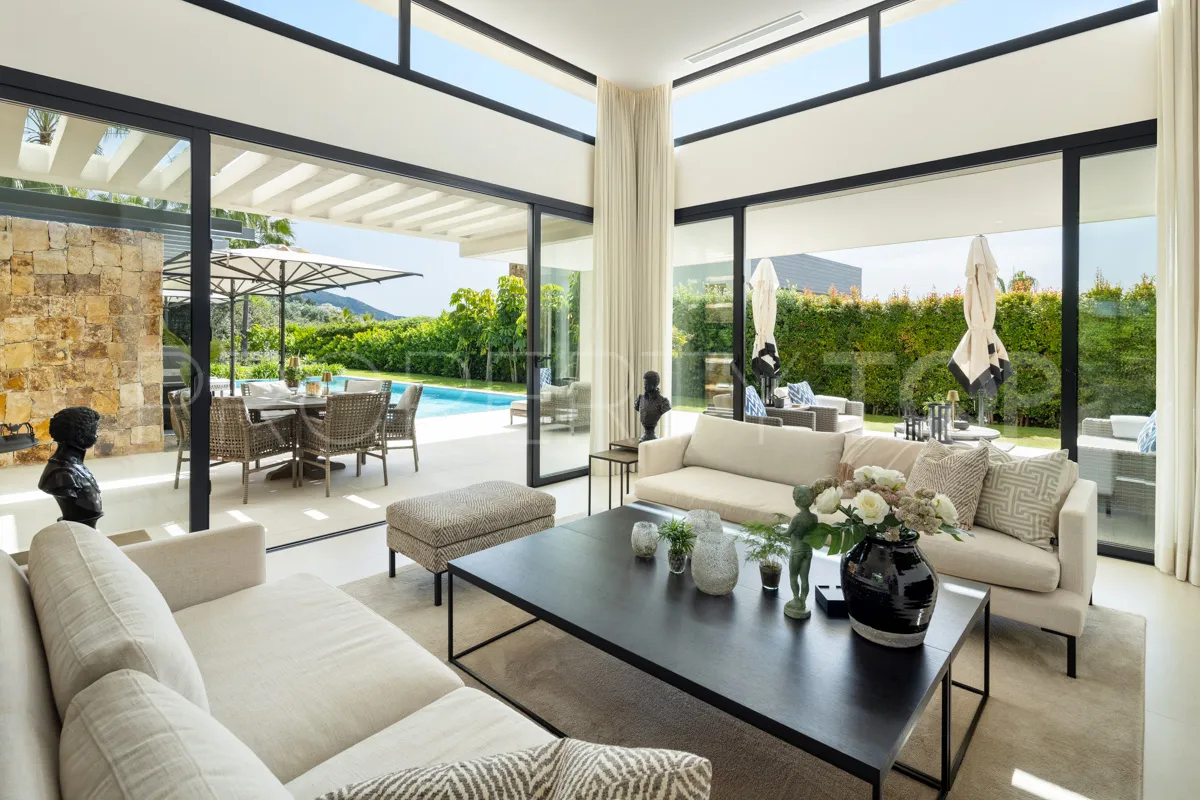 Villa en venta en Nueva Andalucia con 5 dormitorios
