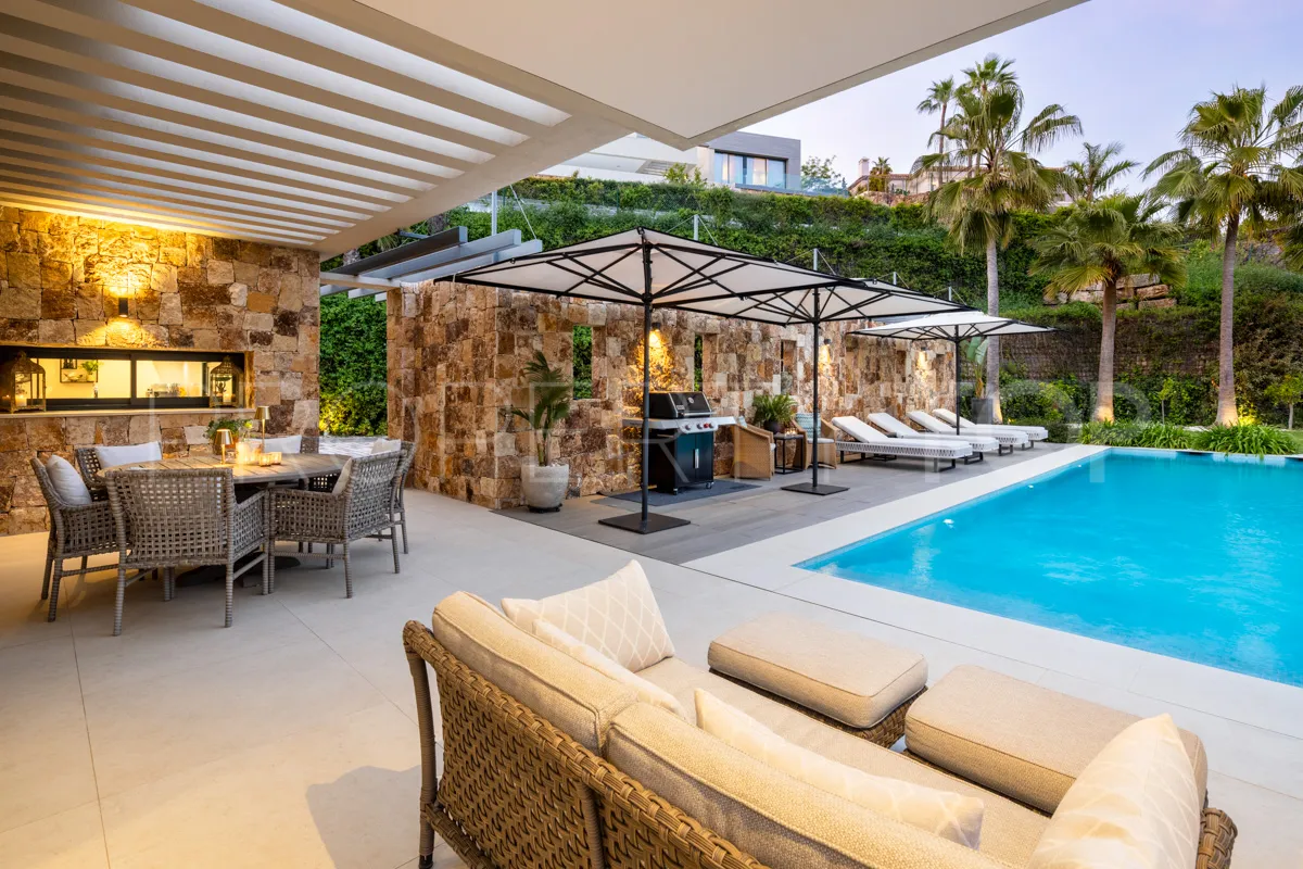 Villa en venta en Nueva Andalucia con 5 dormitorios