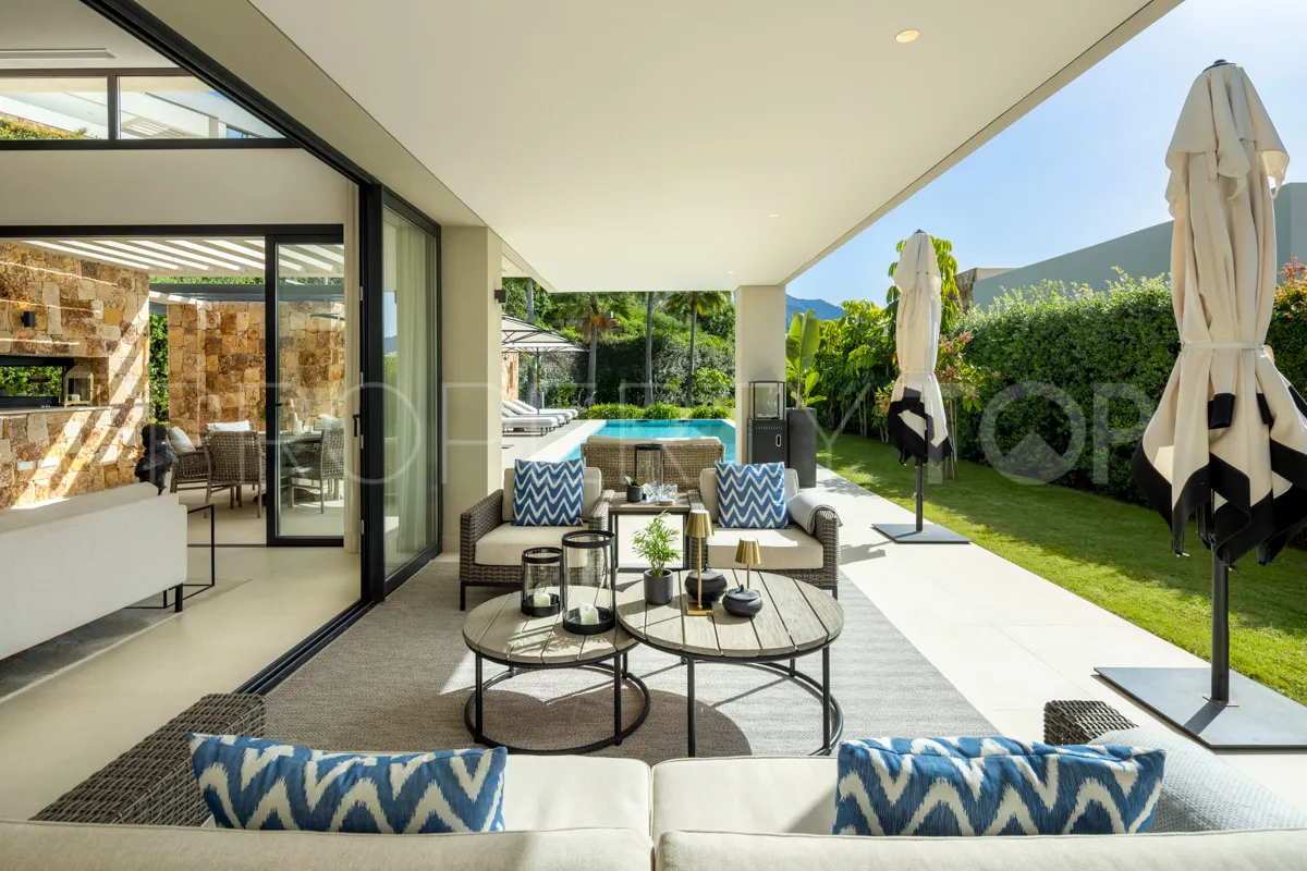 Villa en venta en Nueva Andalucia con 5 dormitorios