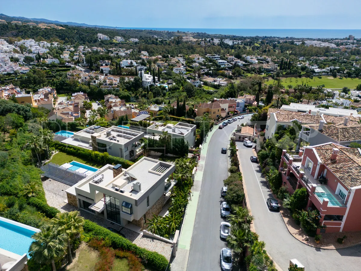 Villa en venta en Nueva Andalucia con 5 dormitorios