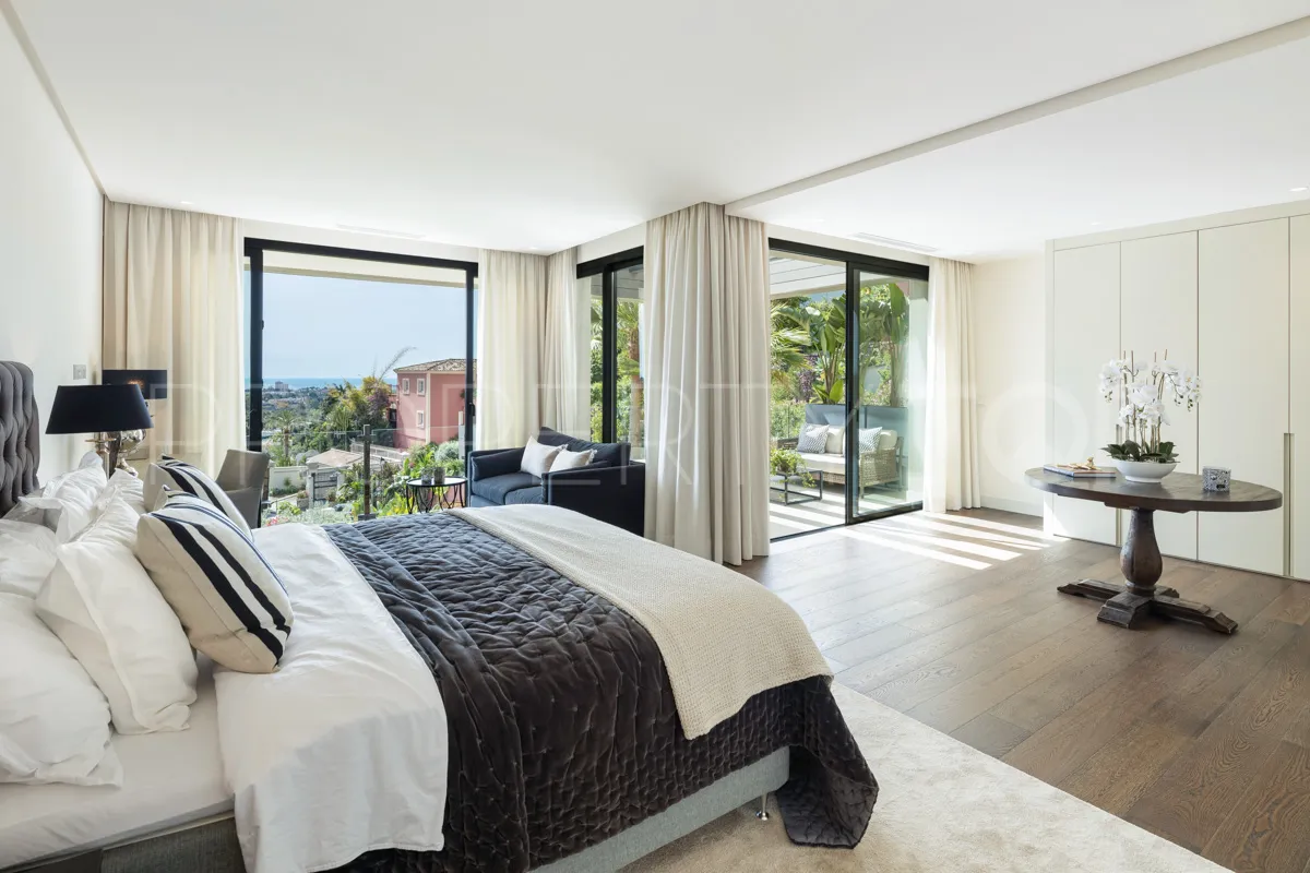 Villa en venta en Nueva Andalucia con 5 dormitorios