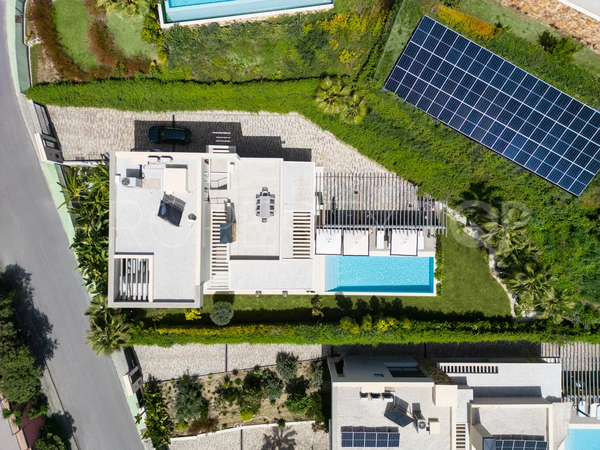 Villa en venta en Nueva Andalucia con 5 dormitorios