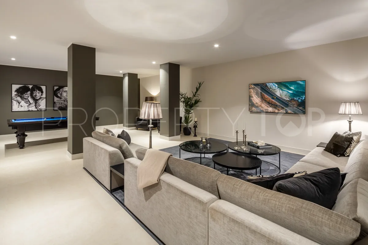 Villa en venta en Nueva Andalucia con 5 dormitorios