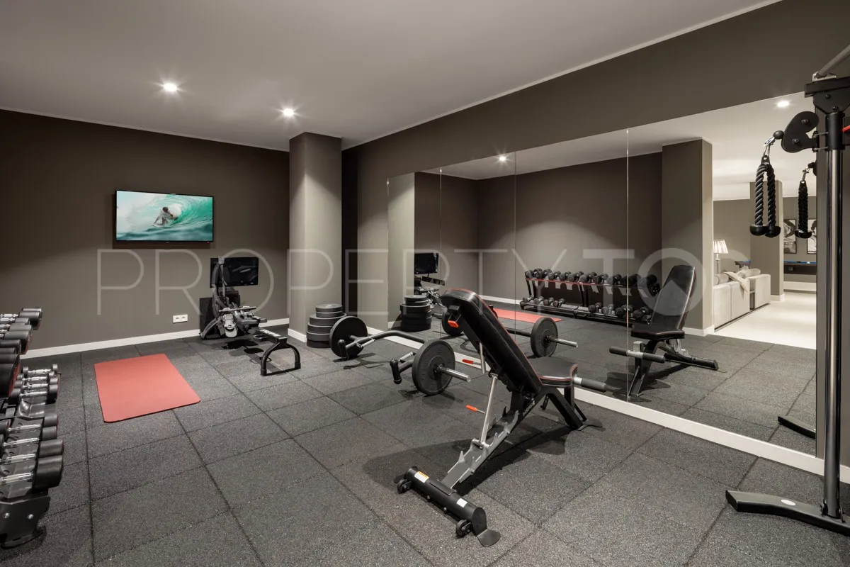 Villa en venta en Nueva Andalucia con 5 dormitorios