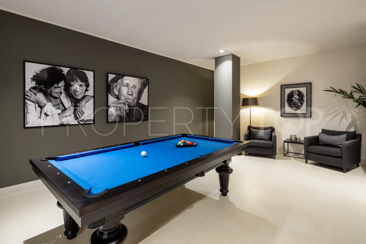 Villa en venta en Nueva Andalucia con 5 dormitorios