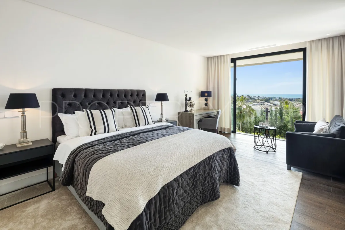Villa en venta en Nueva Andalucia con 5 dormitorios