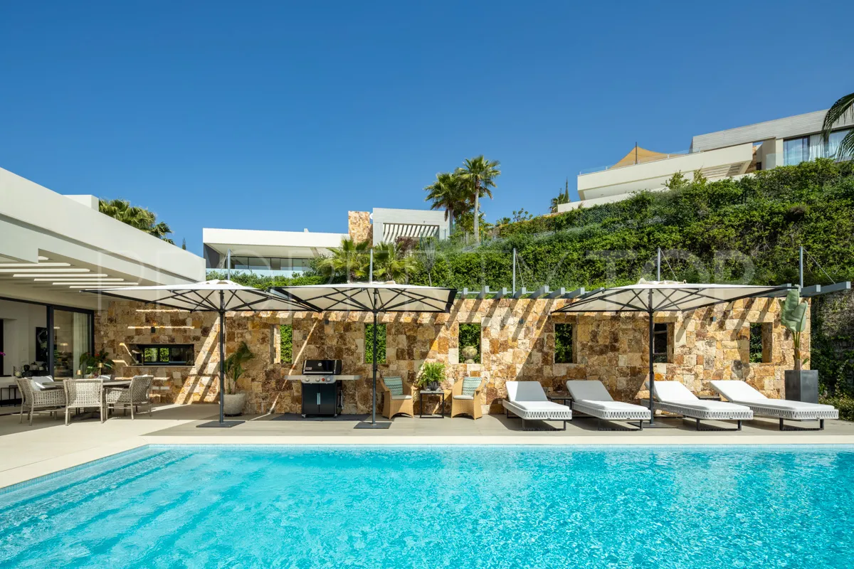 Villa en venta en Nueva Andalucia con 5 dormitorios