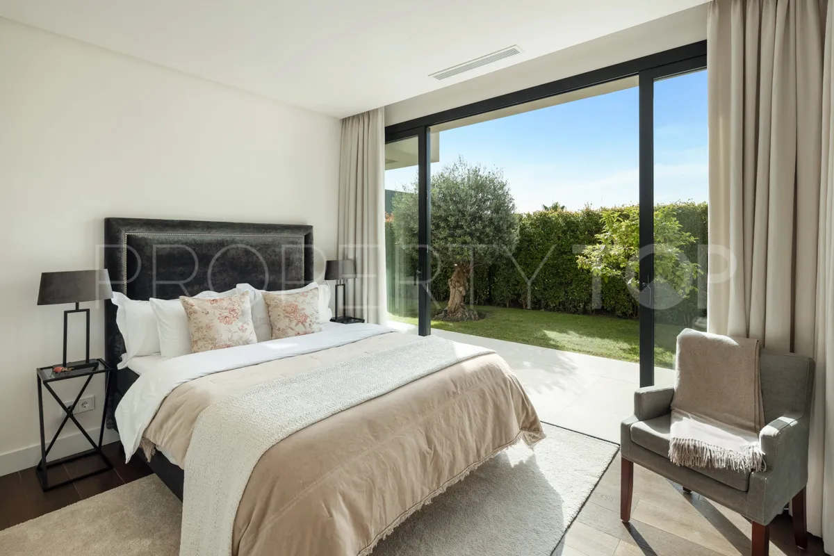 Villa en venta en Nueva Andalucia con 5 dormitorios