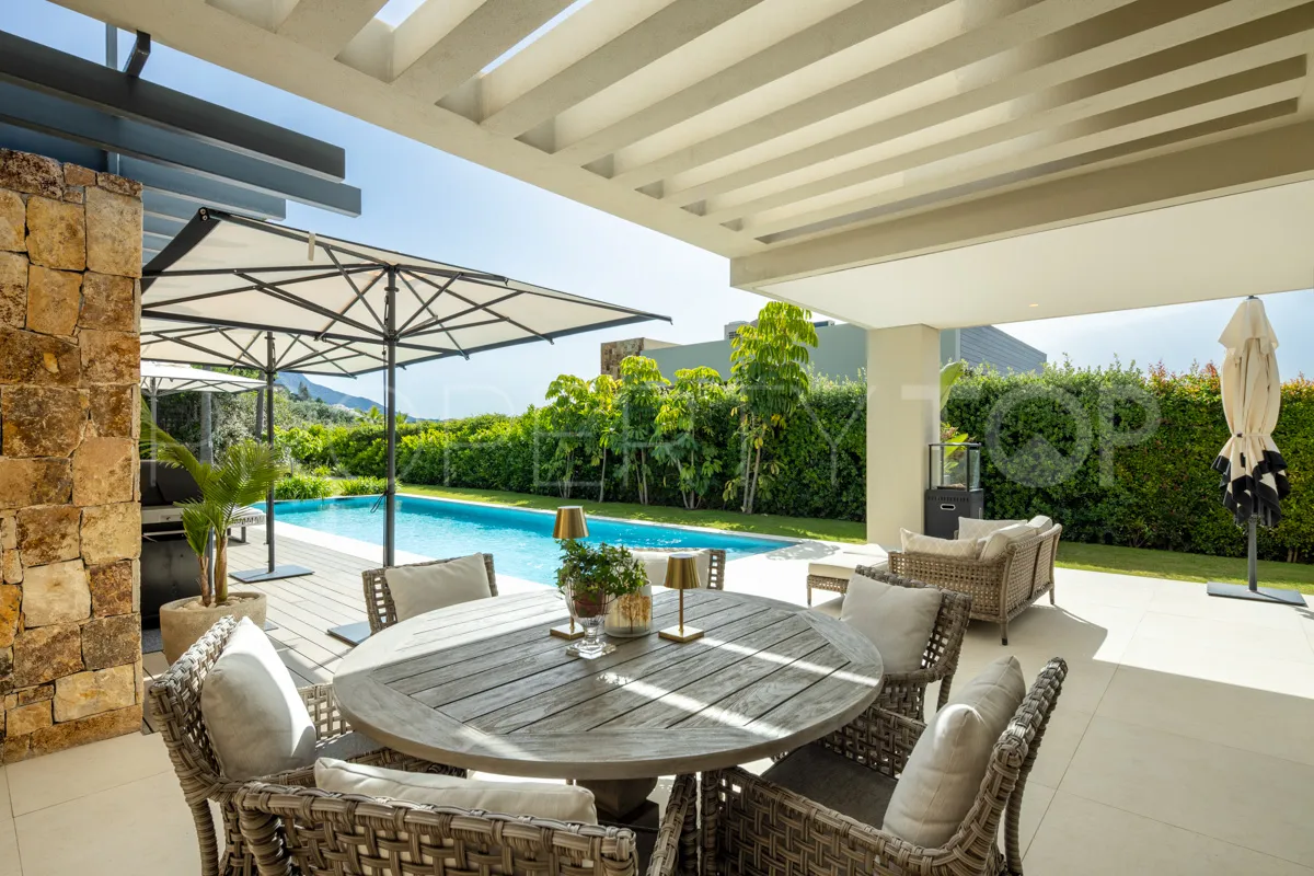 Villa en venta en Nueva Andalucia con 5 dormitorios