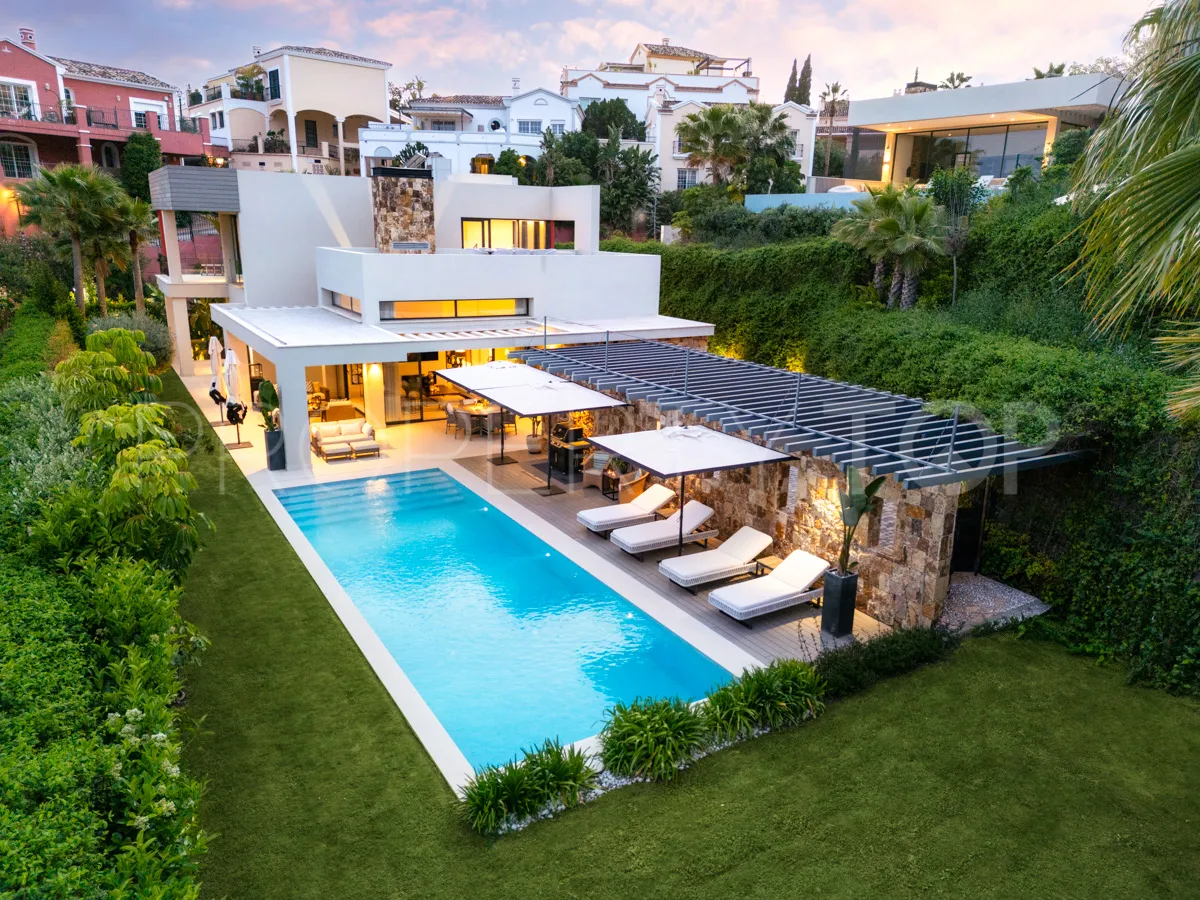 Villa en venta en Nueva Andalucia con 5 dormitorios
