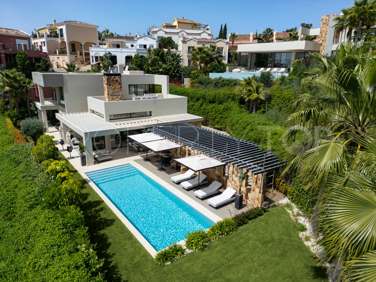 Villa en venta en Nueva Andalucia con 5 dormitorios