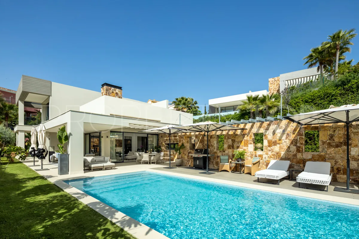 Villa en venta en Nueva Andalucia con 5 dormitorios