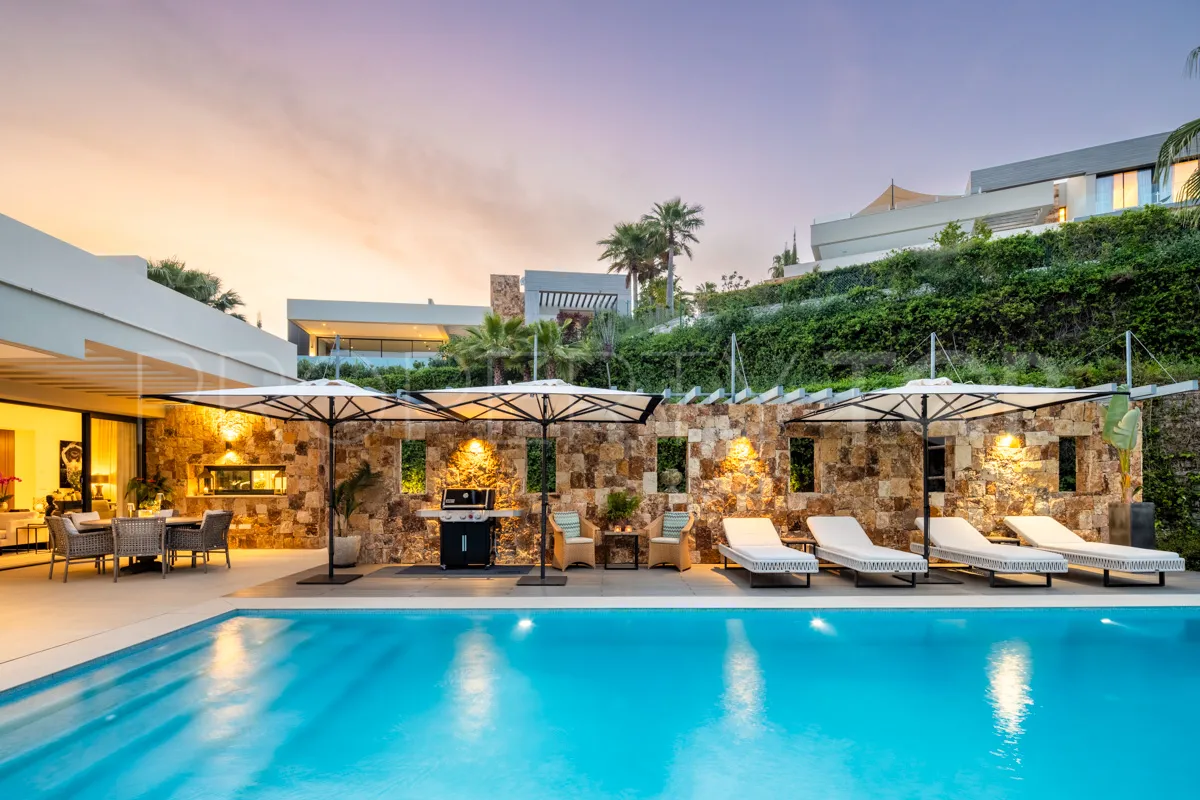 Villa en venta en Nueva Andalucia con 5 dormitorios