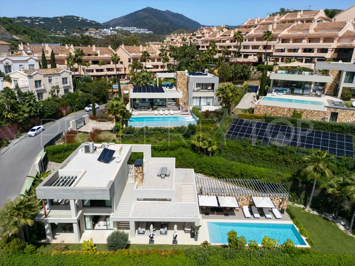Villa en venta en Nueva Andalucia con 5 dormitorios
