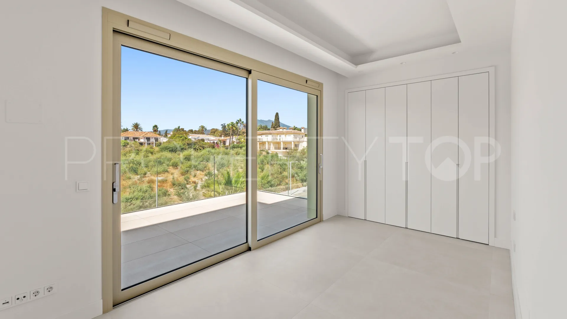 3 bedrooms duplex penthouse in Benalús for sale