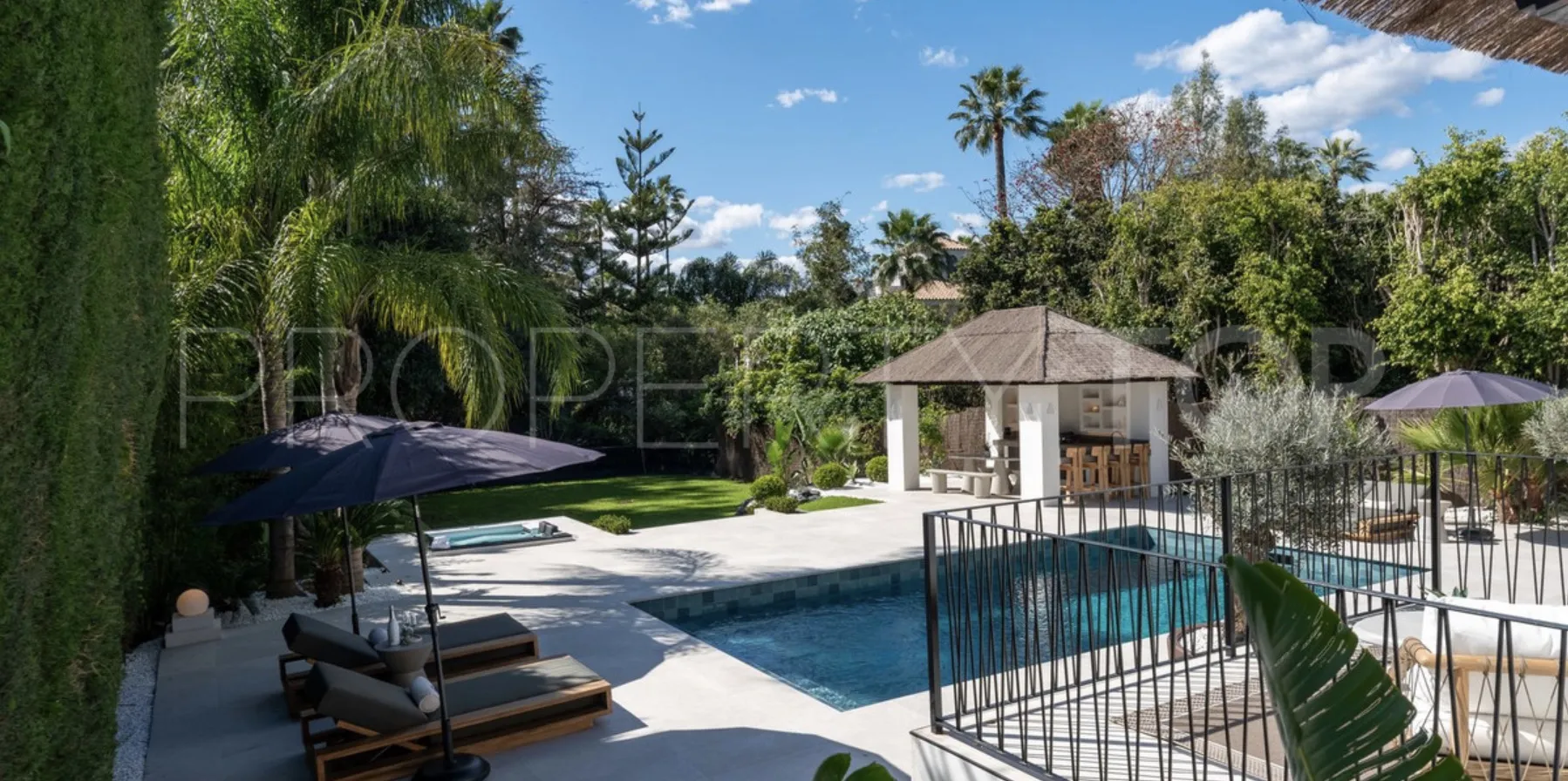 For sale villa in Nueva Andalucia