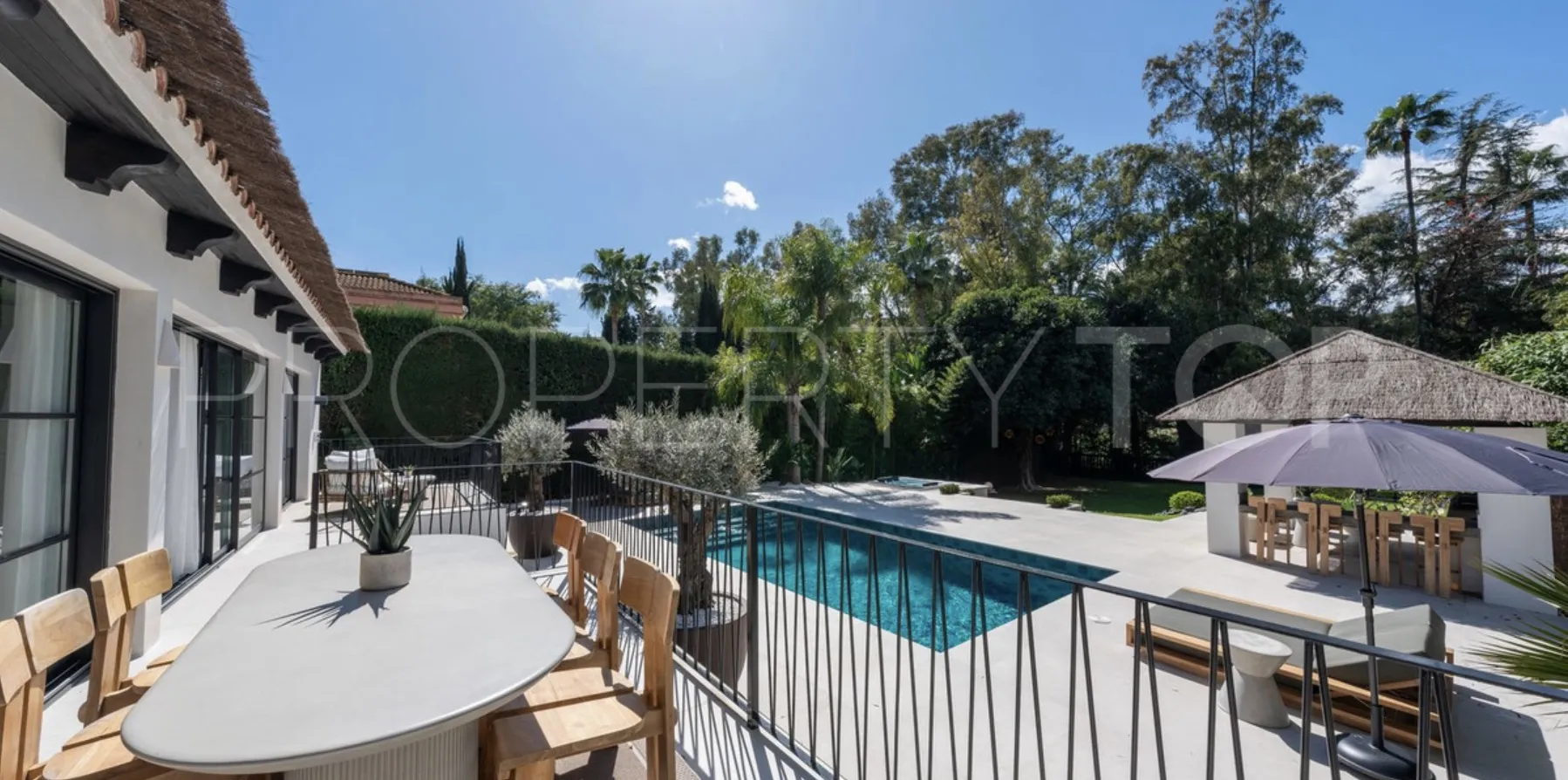 For sale villa in Nueva Andalucia