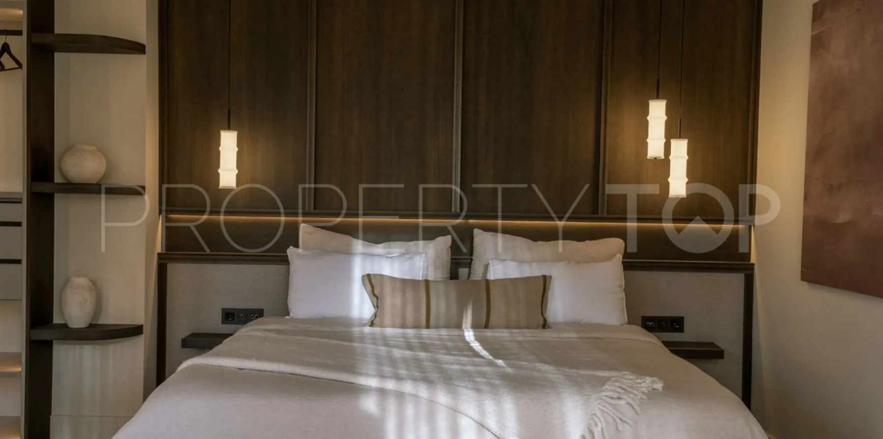 For sale villa in Nueva Andalucia