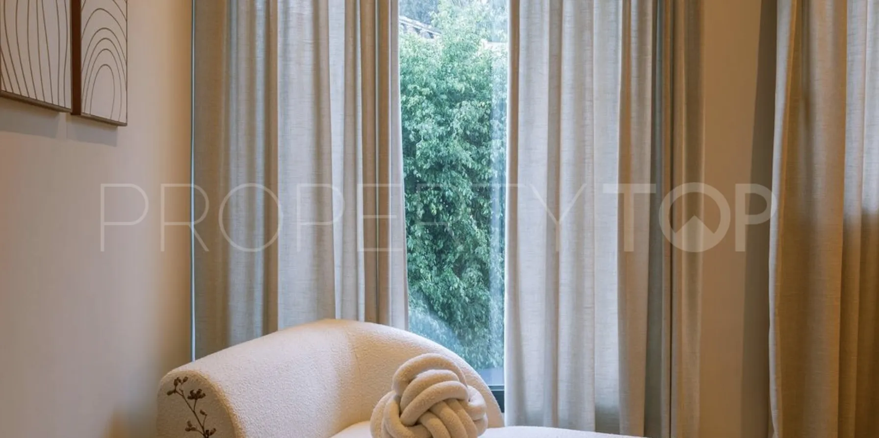 For sale villa in Nueva Andalucia