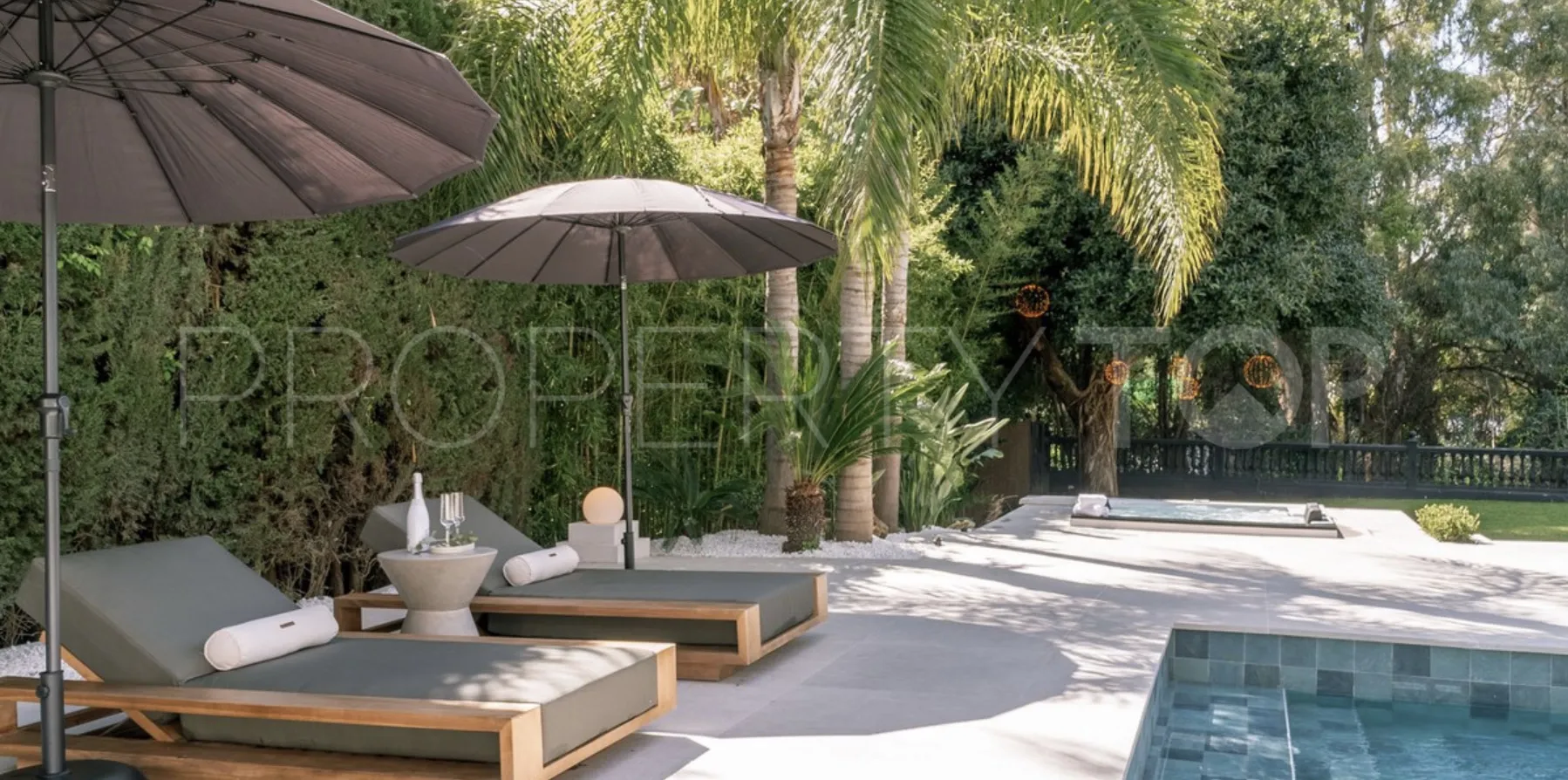 For sale villa in Nueva Andalucia