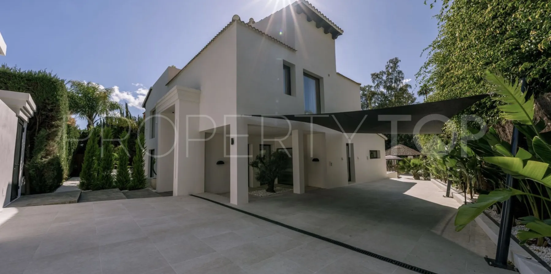 For sale villa in Nueva Andalucia