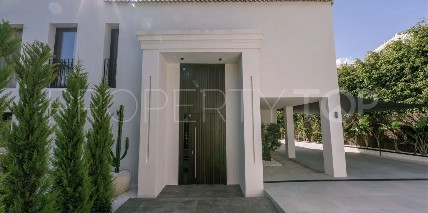 For sale villa in Nueva Andalucia