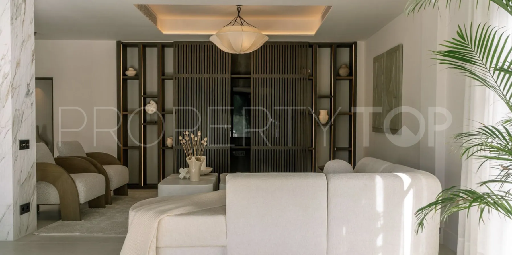 For sale villa in Nueva Andalucia