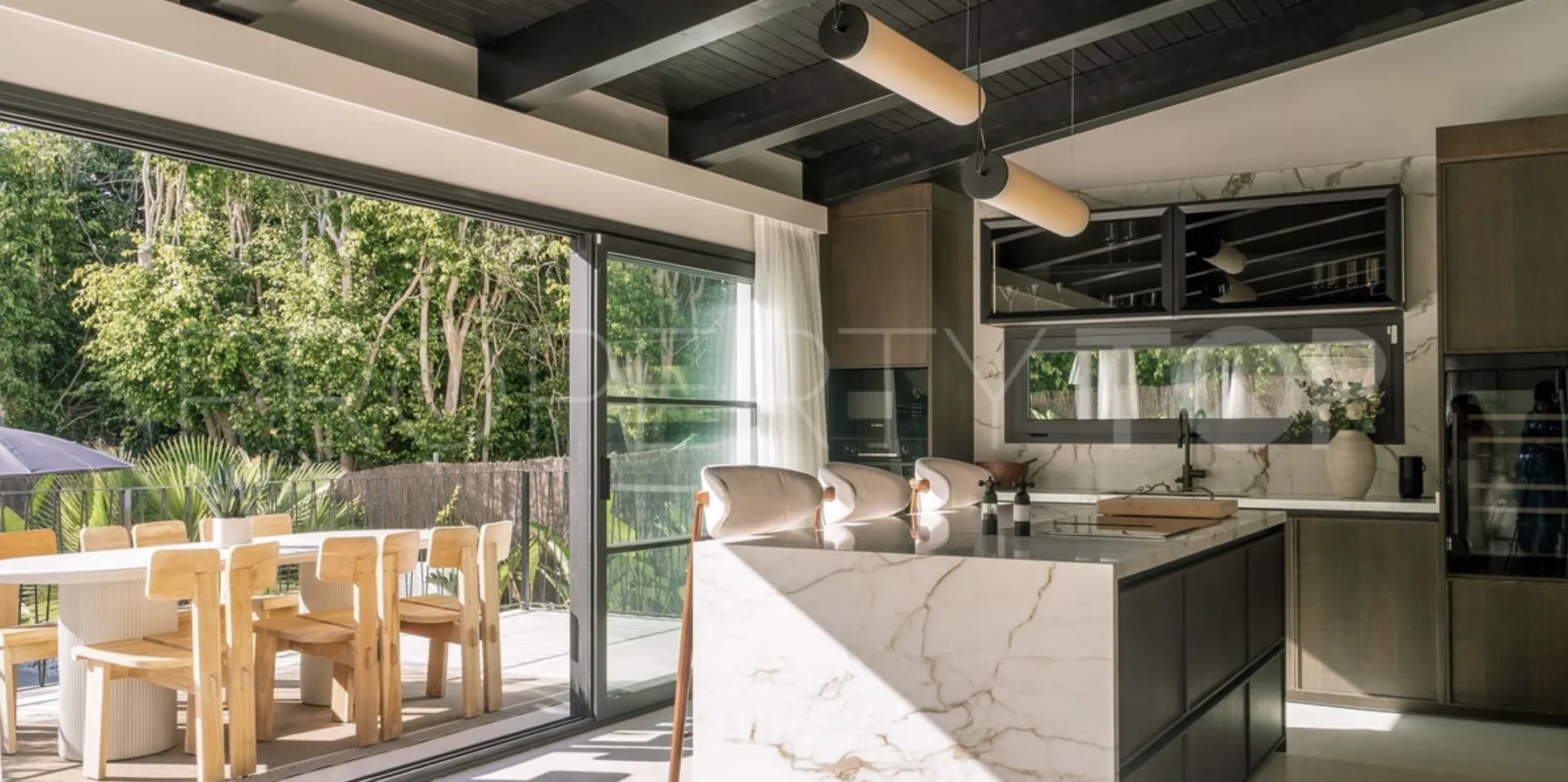 For sale villa in Nueva Andalucia