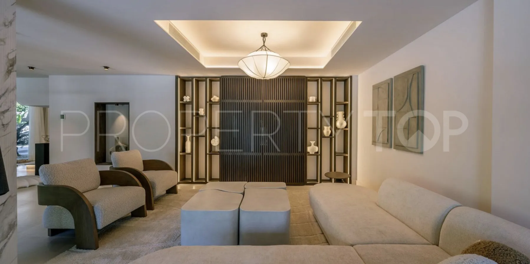 For sale villa in Nueva Andalucia