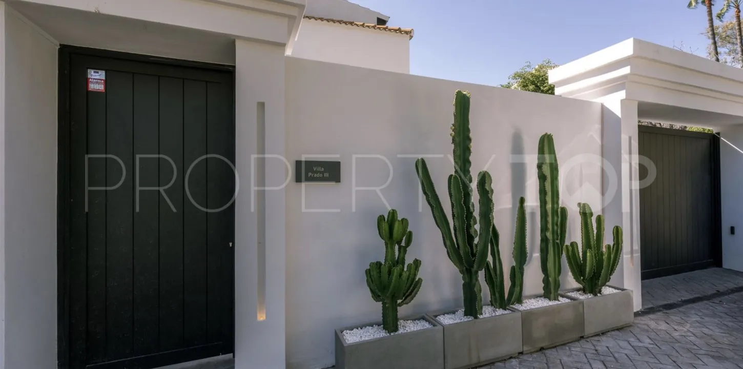 For sale villa in Nueva Andalucia