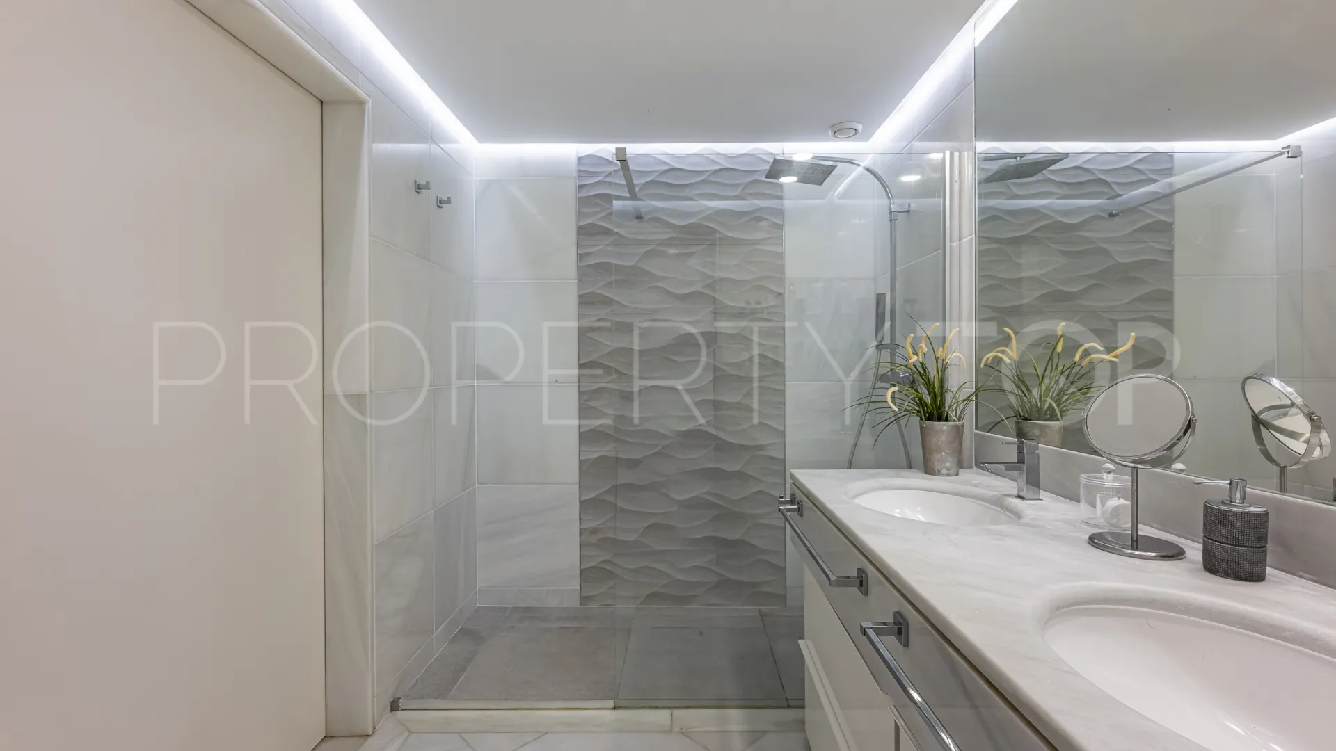 Apartamento en venta de 3 dormitorios en Marbella Golden Mile