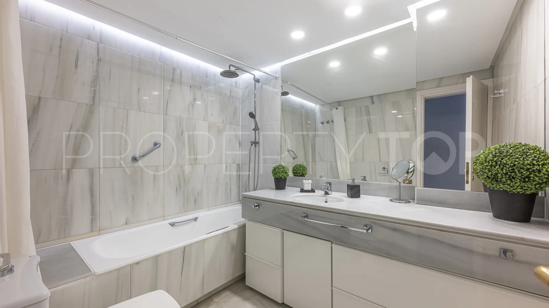 Apartamento en venta de 3 dormitorios en Marbella Golden Mile