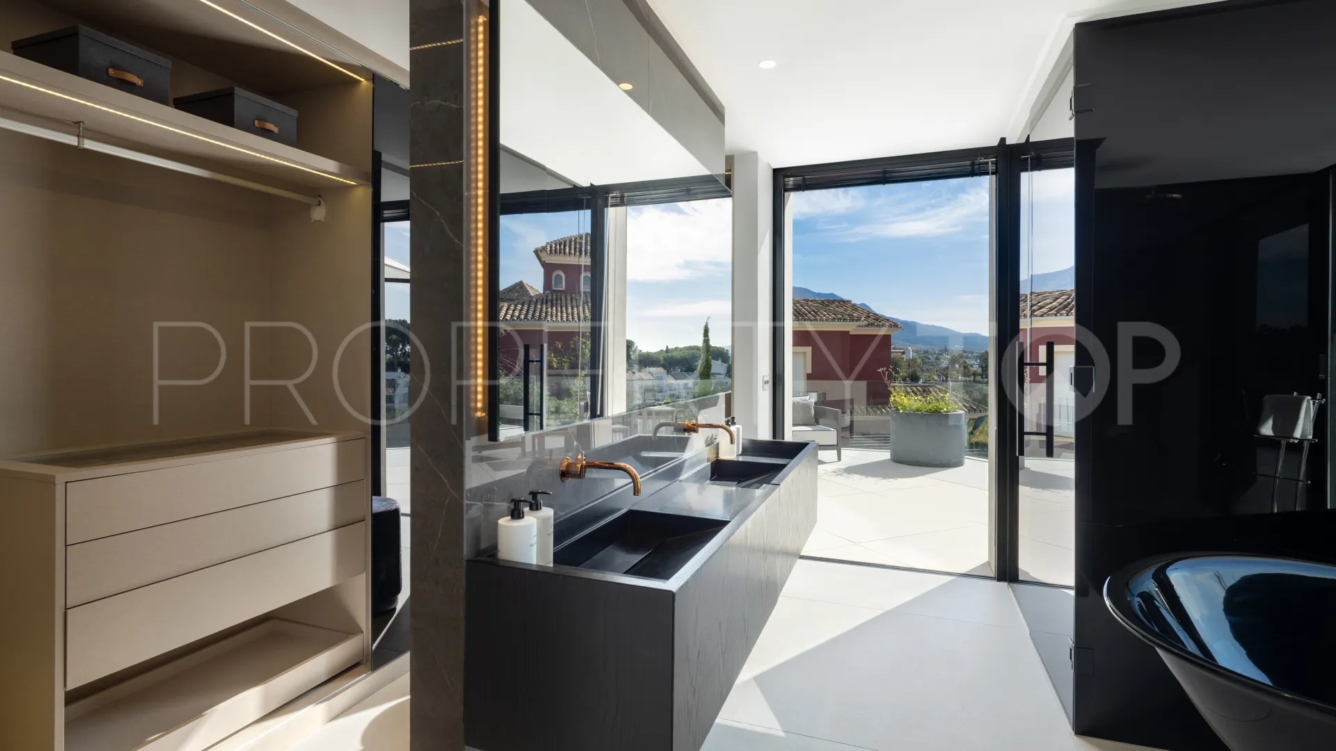 El Herrojo villa for sale