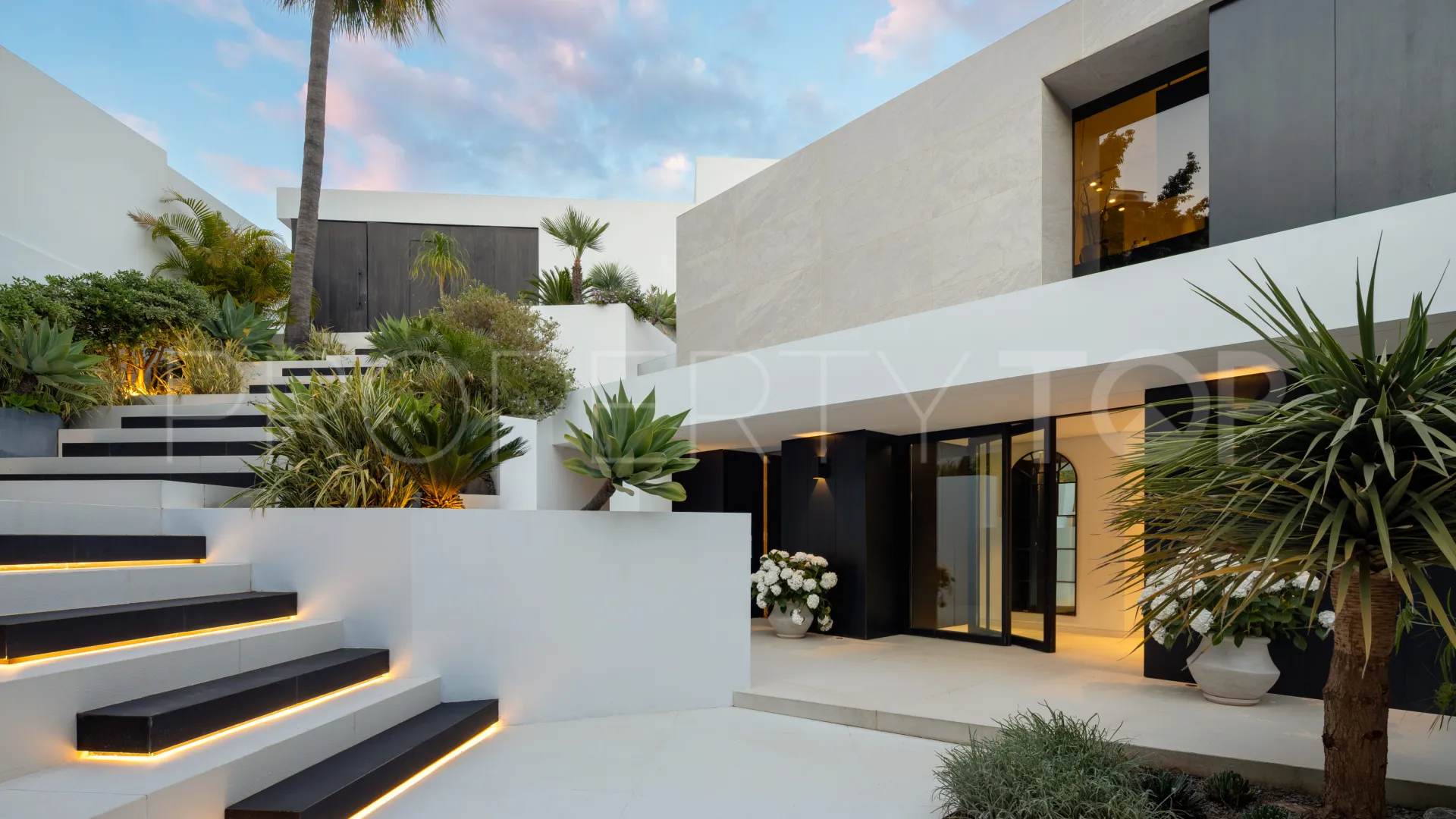 El Herrojo villa for sale