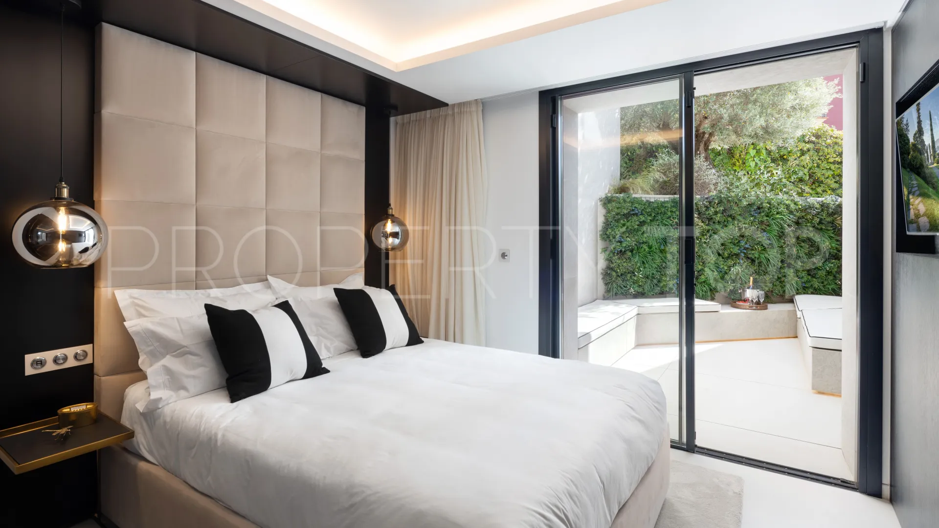 El Herrojo villa for sale