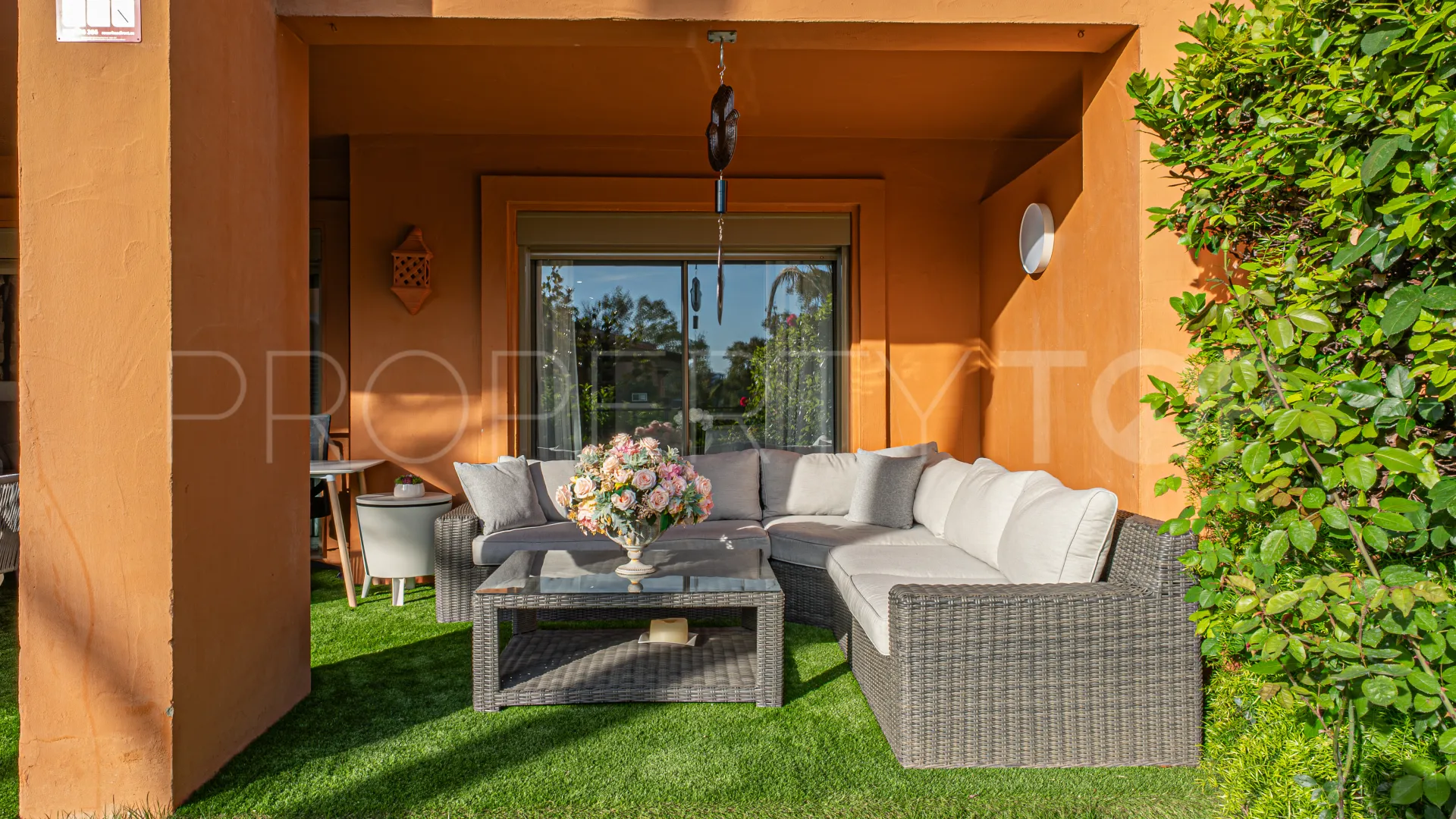 Ground floor apartment for sale in Benatalaya with 2 bedrooms