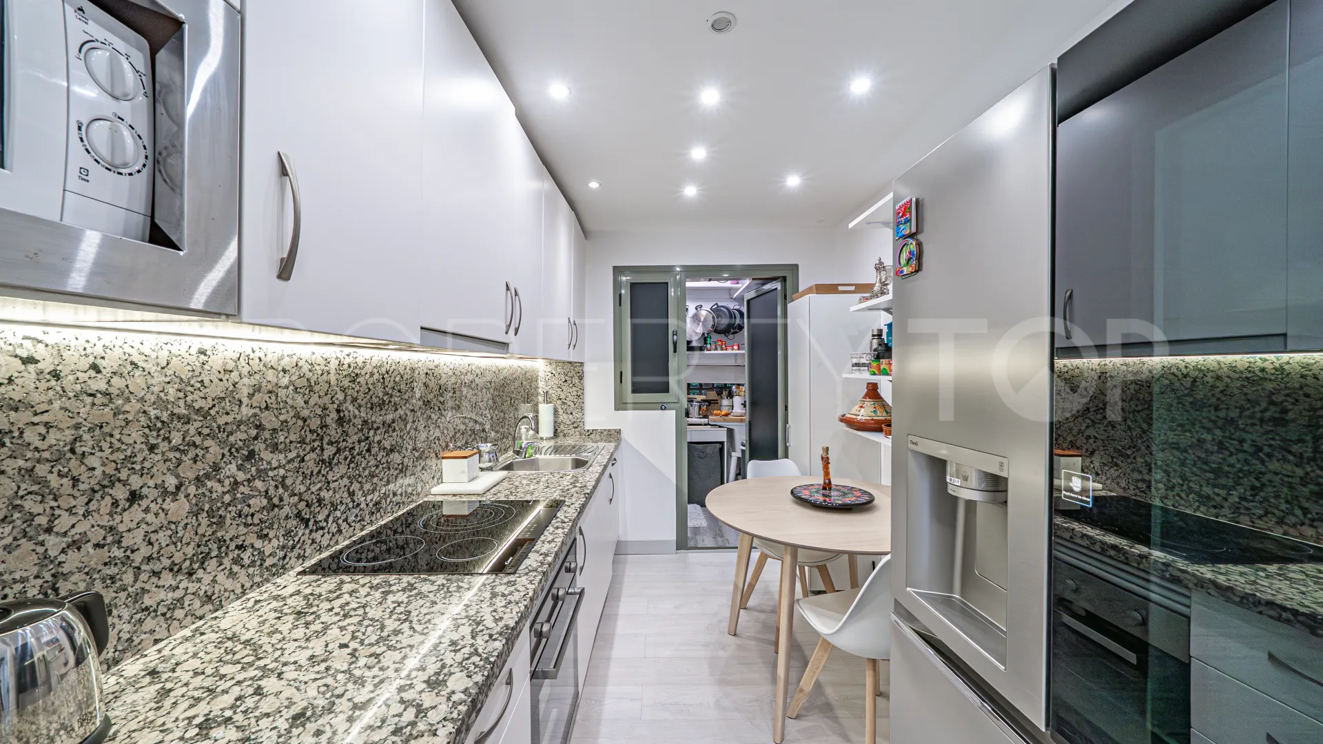 Ground floor apartment for sale in Benatalaya with 2 bedrooms