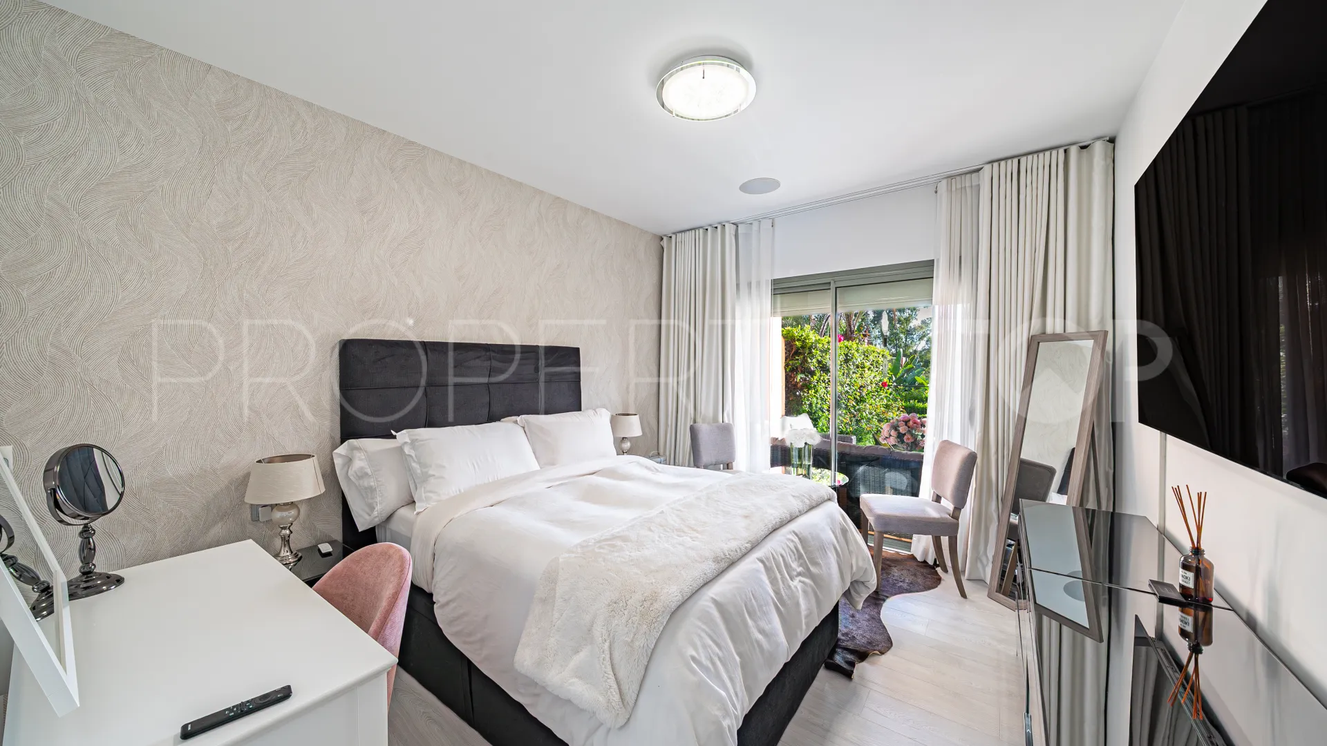 Ground floor apartment for sale in Benatalaya with 2 bedrooms