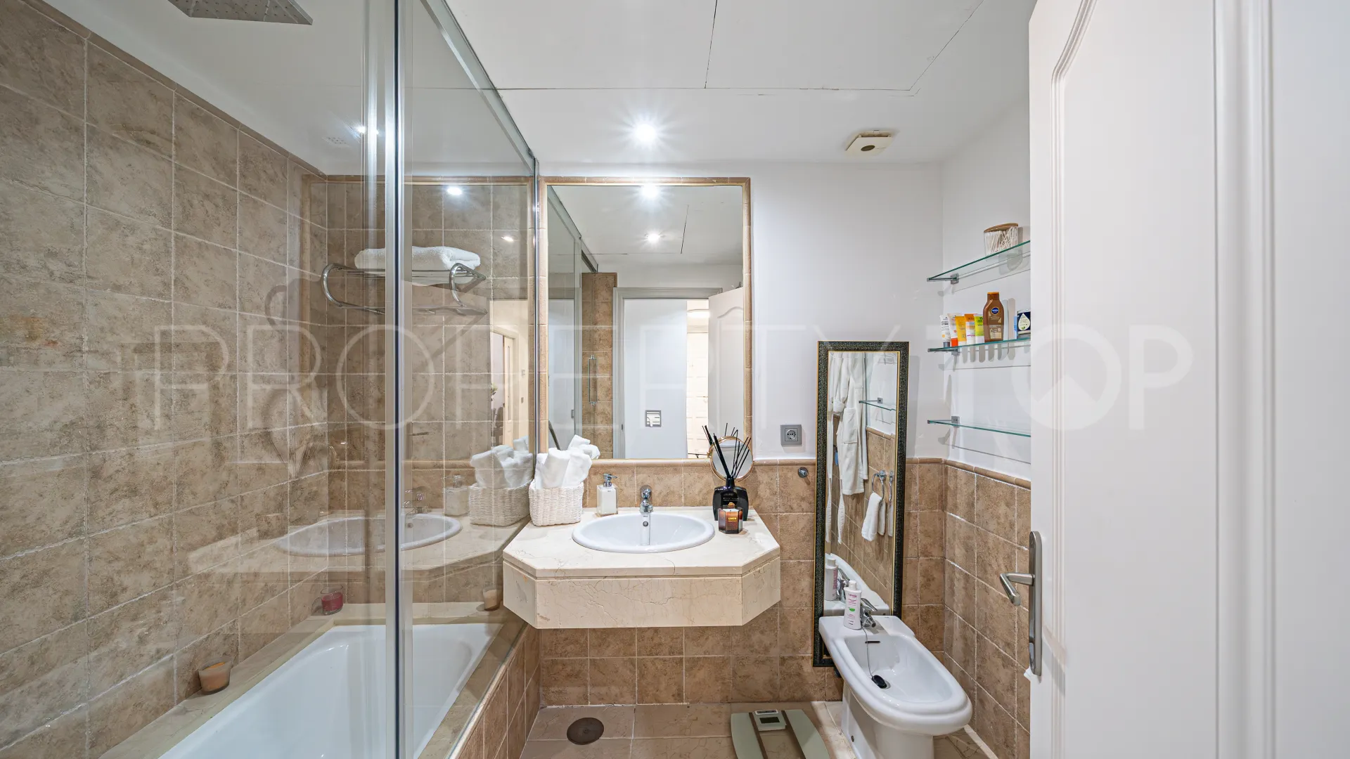 Ground floor apartment for sale in Benatalaya with 2 bedrooms